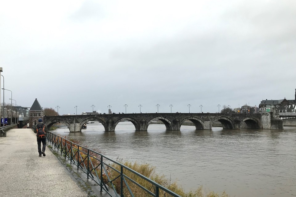 De Sint Servaasbrug in Maastricht, onderdeel van de Via Belgica-etappe die van de Limburgse hoofdstad naar Meerssen loopt. 