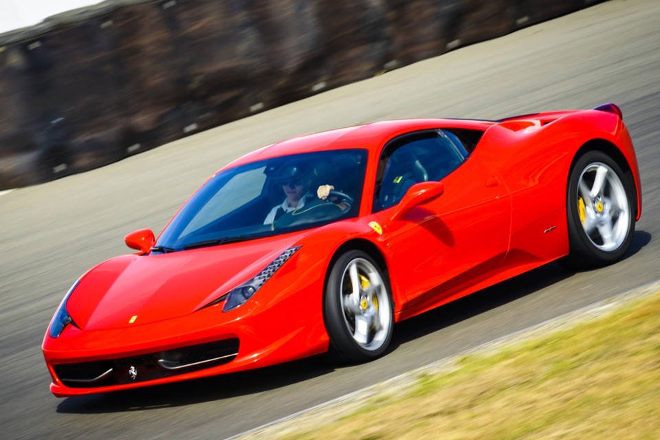 Sportwagenfabrikant Ferrari voelt ook de coronacrisis. 