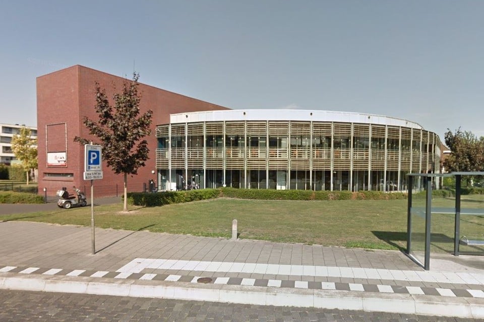 De gemeente Brunssum wil het gebouw van het Romboutscollege kopen om zo het voortgezet onderwijs voor Brunssum te behouden. 