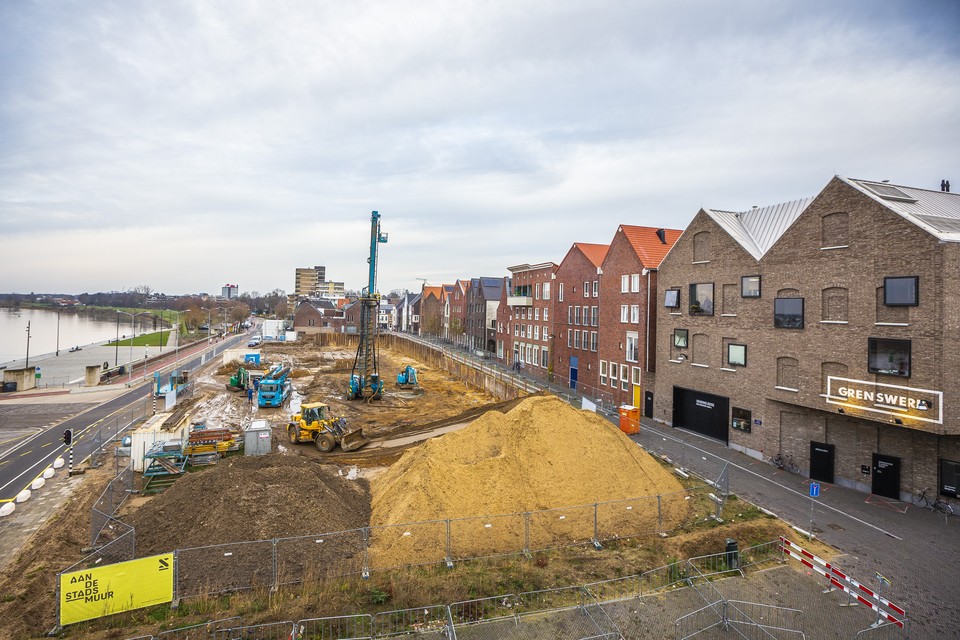 In de binnenstad van Venlo is vrijdag gestart met de laatste fase van de herontwikkeling van stadswijk Q4. Projectontwikkelaar JPO en Woonwenz bouwen er woningen en appartementen. 