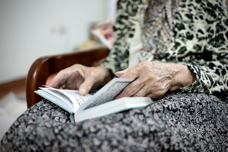 Wist een 91-jarige vrouw dat ze zich bekeerde tot de islam en dus niet gecremeerd mocht worden? 