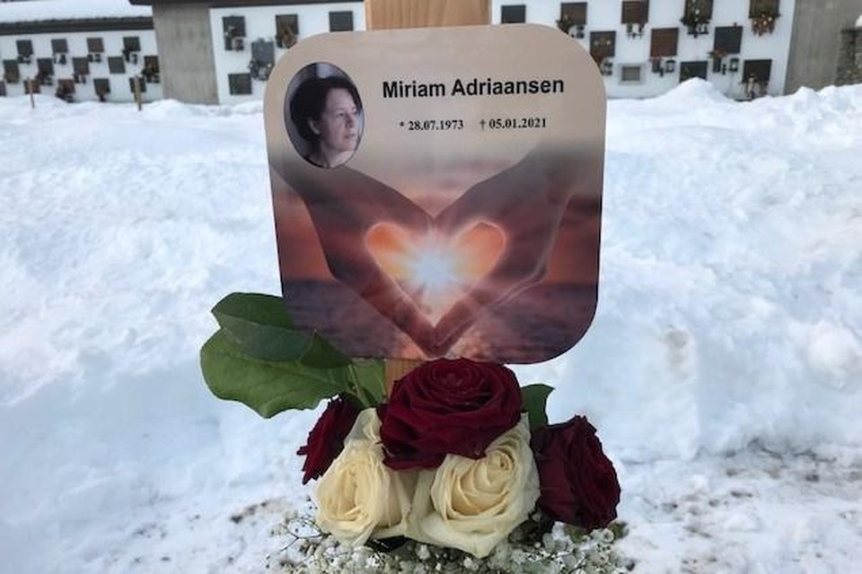 Miriam, de moeder van Floor en Mees, is in Oostenrijk begraven. 