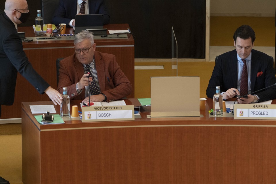Mede door zwak waarnemend voorzitterschap liep de vergadering van afgelopen vrijdag uit de hand. 