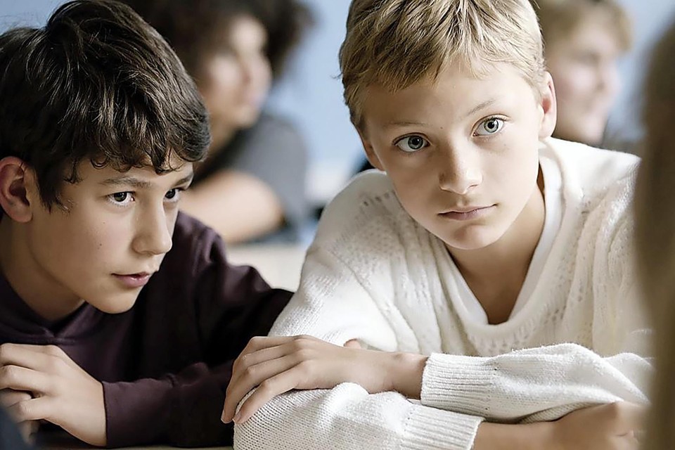 De 13-jarige Rémi (Gustav De Waele, links) voelt zich in het Belgische filmdrama ’Close’ in de steek gelaten door zijn vriend Léo (Eden Dambrine). 