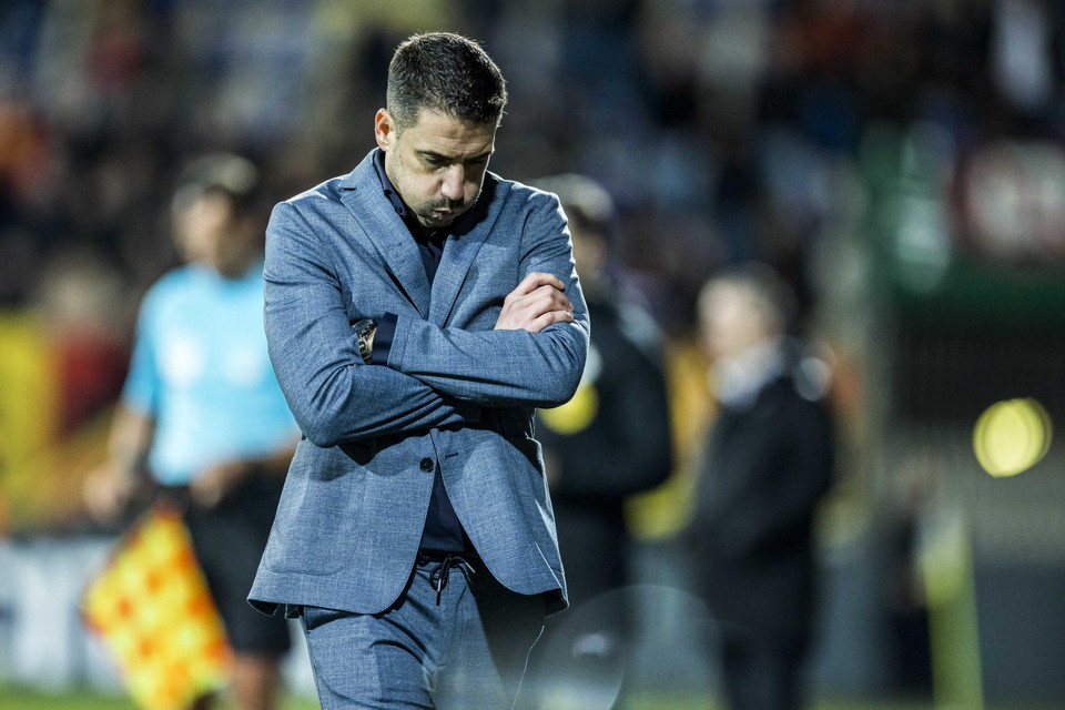 Fortuna-coach Julio Vélazquez staat met zijn team voor een zware opdracht tegen PSV.