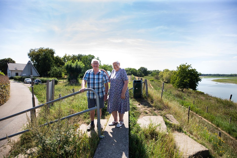 Jan en Marieke Dirix wonen al 66 jaar in Voulwames, het schier onvindbare gehucht aan de Maas. „Dit is het paradijs.” 