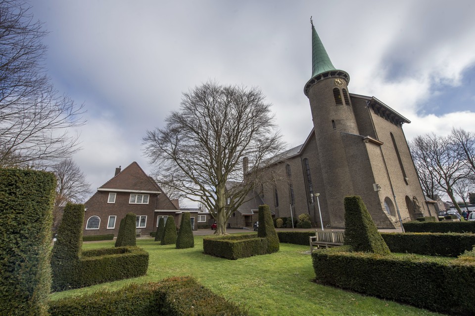De pastorie naast de Sint Hubertuskerk in Genhout. 
