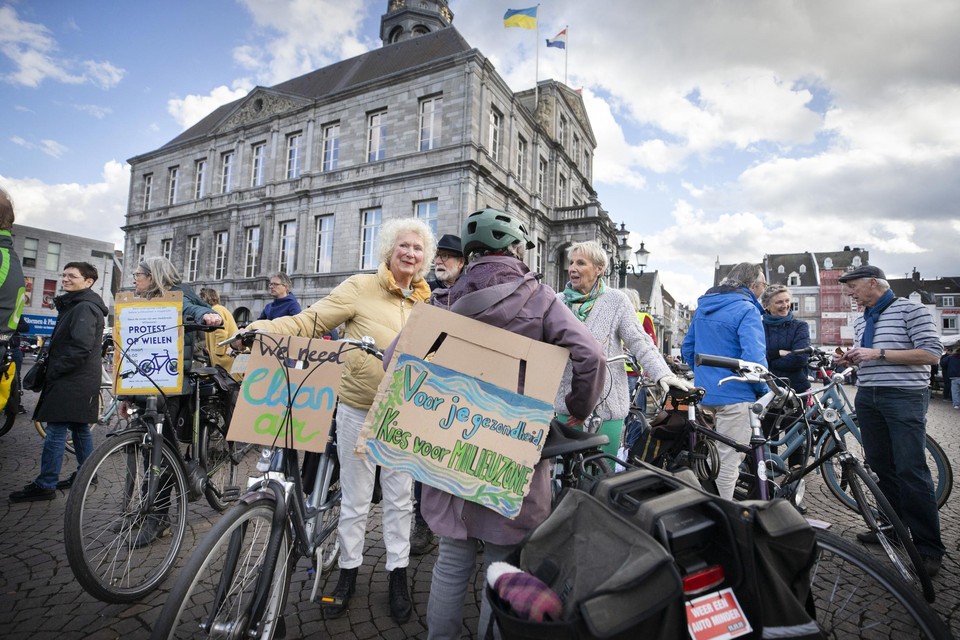 152 Mensen kwamen naar het protest.