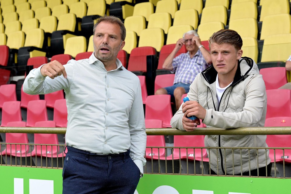 Sparta-trainer Maurice en FC Twente-speler Sem Steijn zullen elkaar in de aanloop naar de wedstrijd tussen beide clubs niet al te veel informatie toespelen. 