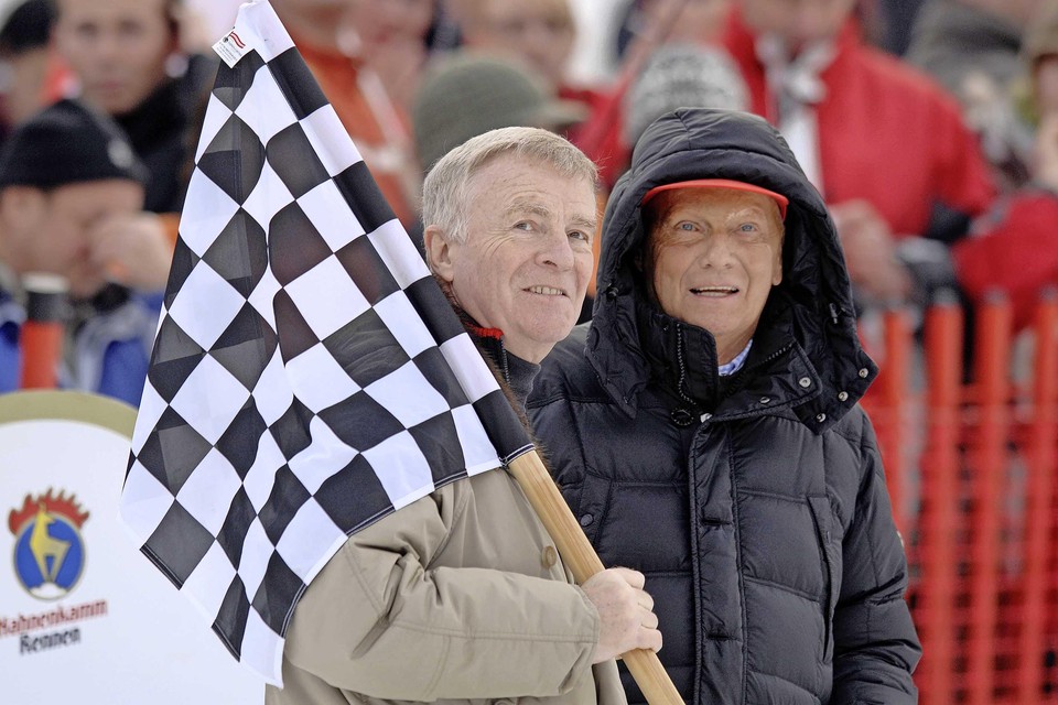 Max Mosley (l) en Niki Lauda in 2019. Beide mannen zijn inmiddels overleden. 