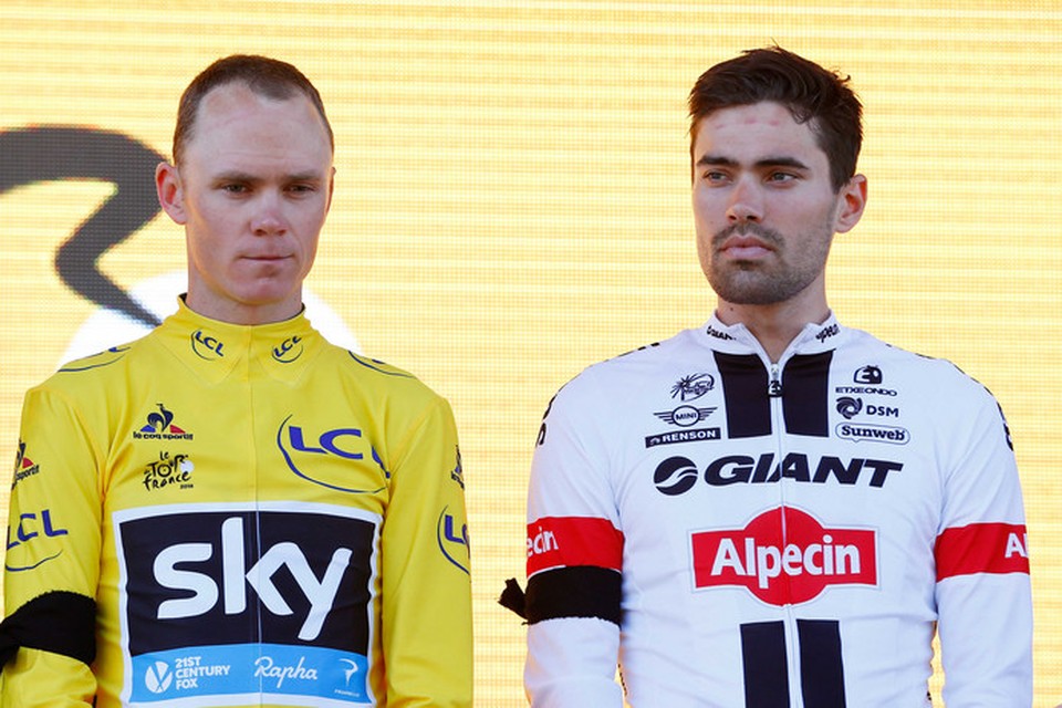 Dumoulin (r) en Froome gebroederlijk op het ereschavot tijdens de Tour van 2015.