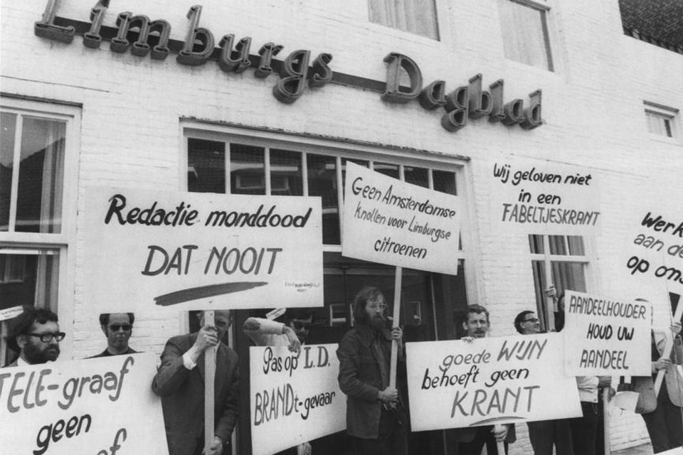 1972: Medewerkers van het LD protesteren tegen overname van de krant door De Telegraaf. 
