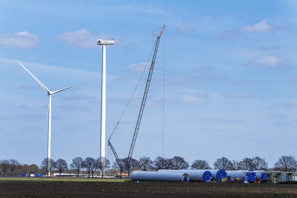 Ook aan Ospeldijk worden momenteel windmolens gebouwd. 