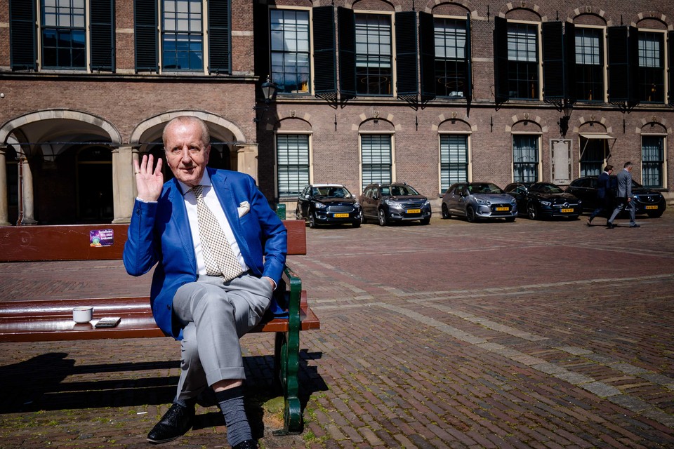 Theo Hiddema op het Binnenhof, vlak voor zijn beëdiging als Eerste-Kamerlid voor Forum van Democratie in april van dit jaar. 