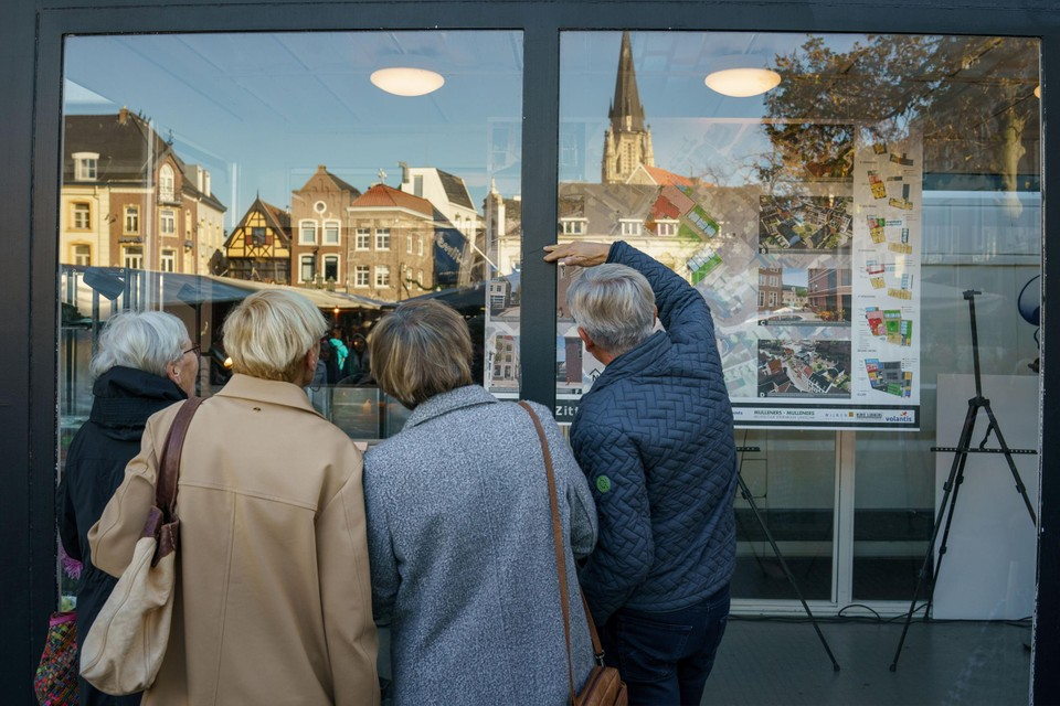 De pop-up-expositie over de twee bouwontwerpen van het Huis aan de Markt in Sittard trok in november veel bekijks.  