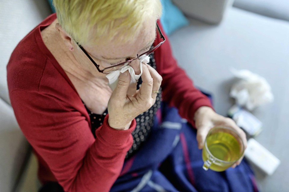 Ondanks het afschaffen van de laatste coronamaatregelen geldt ook straks de norm: thuisblijven of -werken als je klachten hebt.