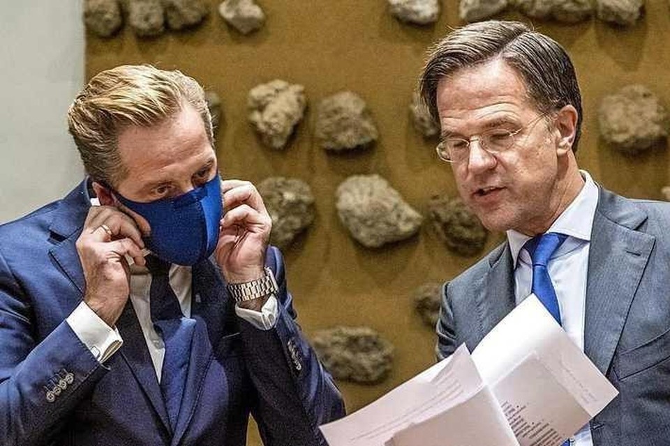 Hugo de Jonge en Mark Rutte tijdens een eerder debat over het coronavirus. 