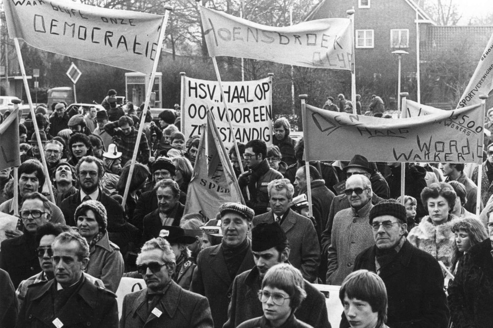 In 1979 gingen Hoensbroekenaren de straat op om tegen de voorgenomen herindeling te protesteren. 