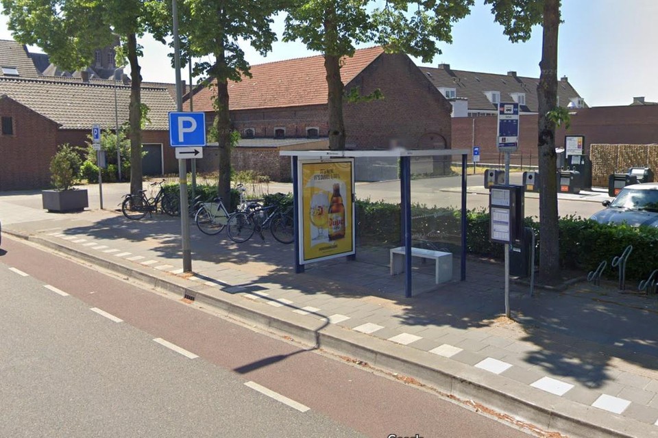 De reguliere bussen komen straks niet meer bij deze bushalte in het centrum van Heythuysen. 
