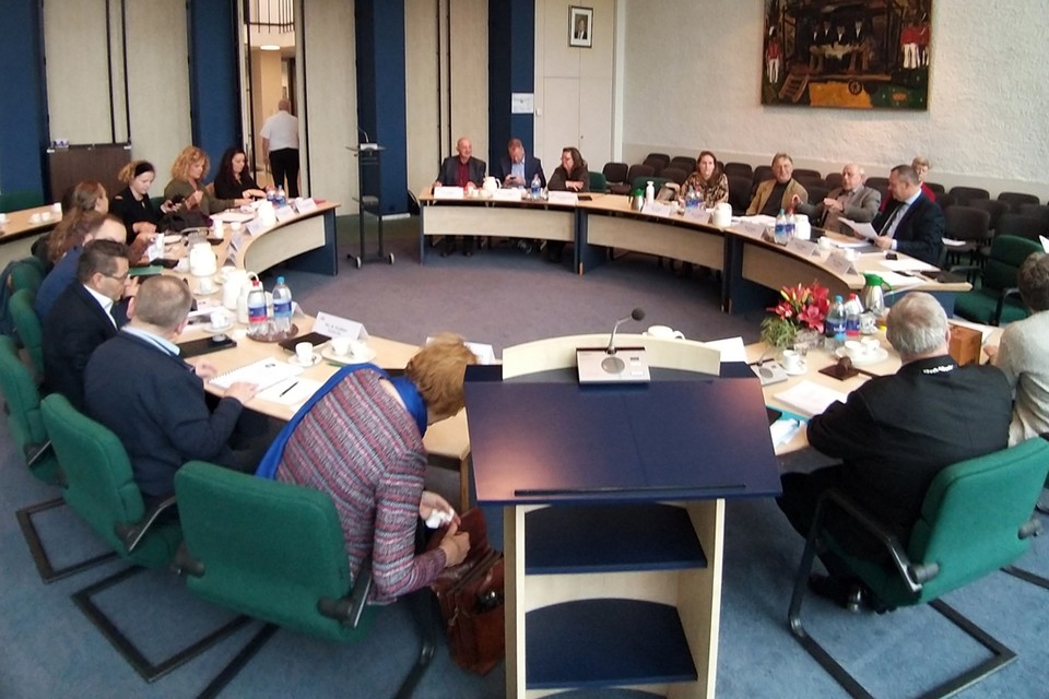 De gemeenteraad van Valkenburg vergadert. 