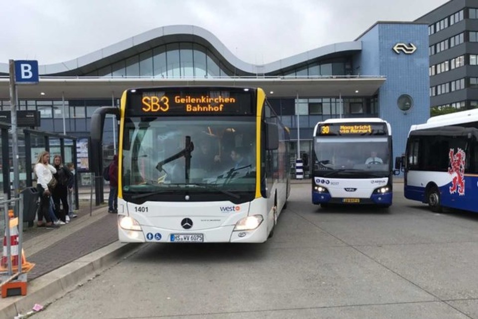 Overweldigend Ga naar het circuit Weerkaatsing Meer bussen tussen Duitsland en Sittard: nu ook in het weeke... - De  Limburger Mobile