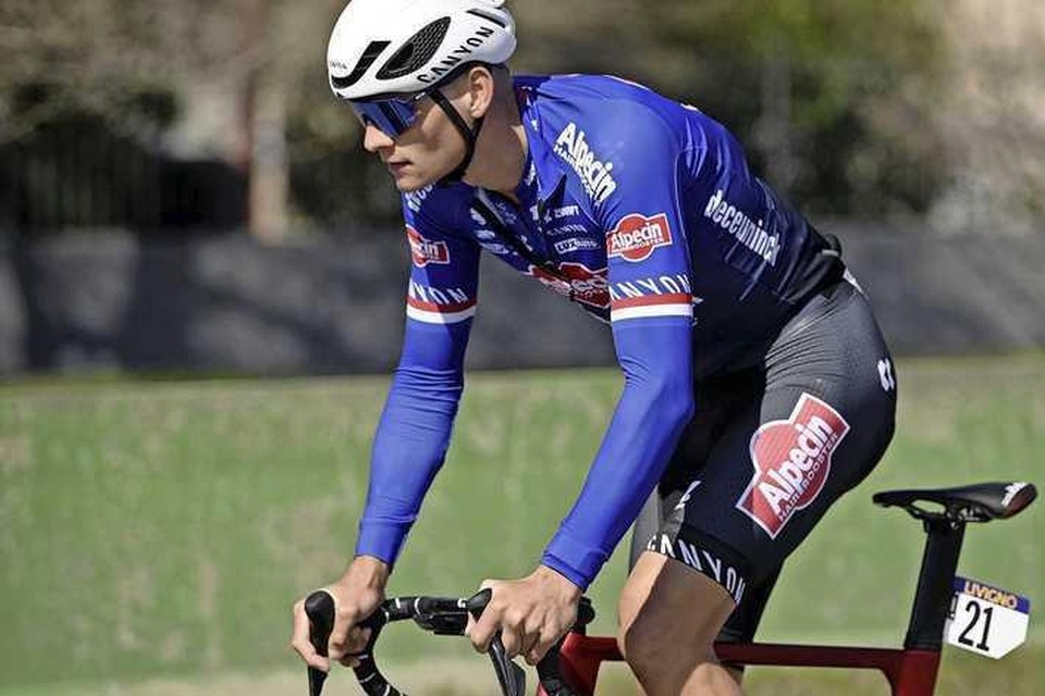 Mathieu van der Poel onderweg tijdens Milaan-San Remo.