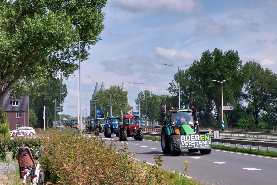 De boeren-actievoerders verlaten Roermond. 