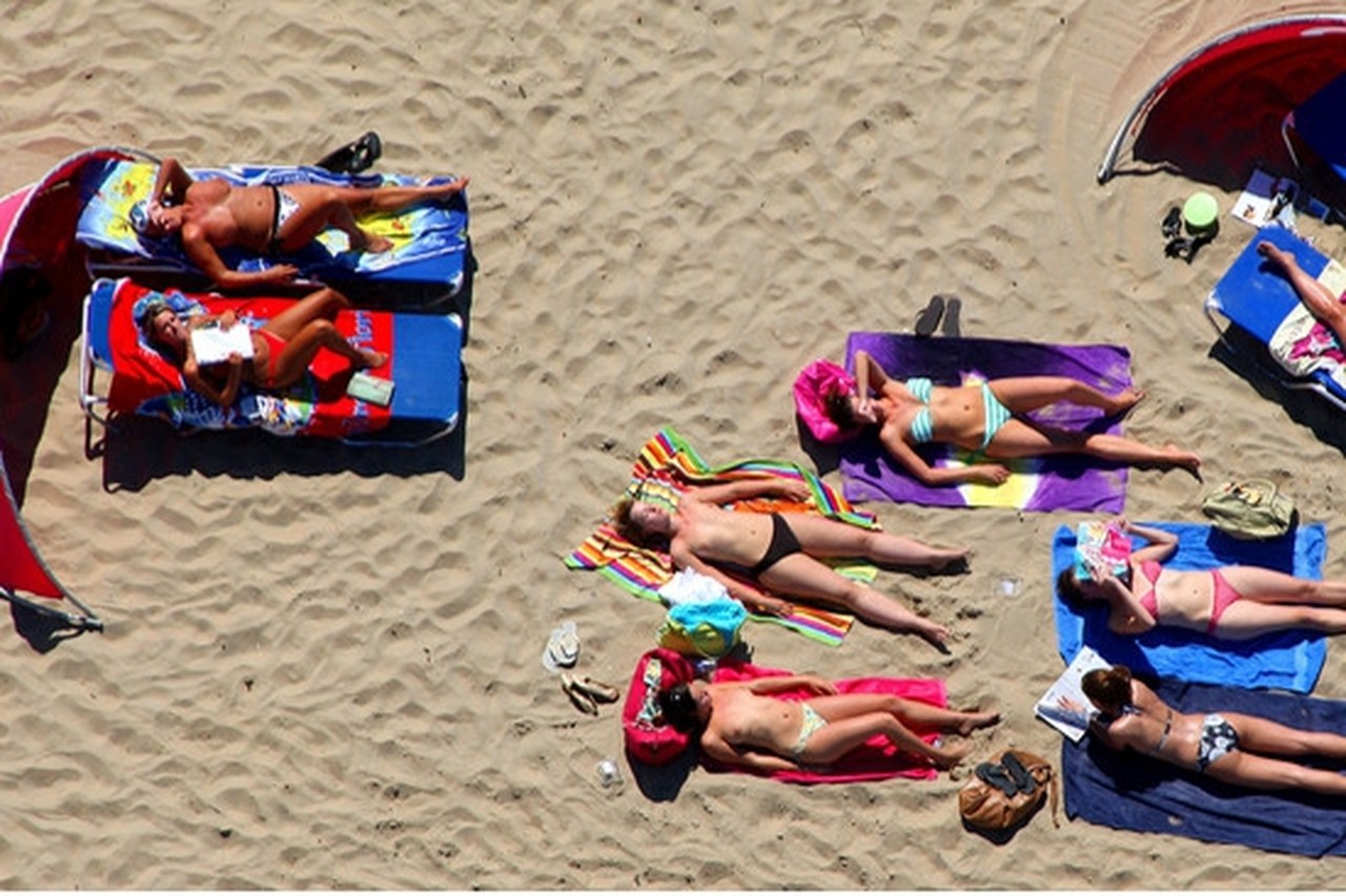 Het is nationale toplessdag: wie durft het aan? - De Limburger Mobile