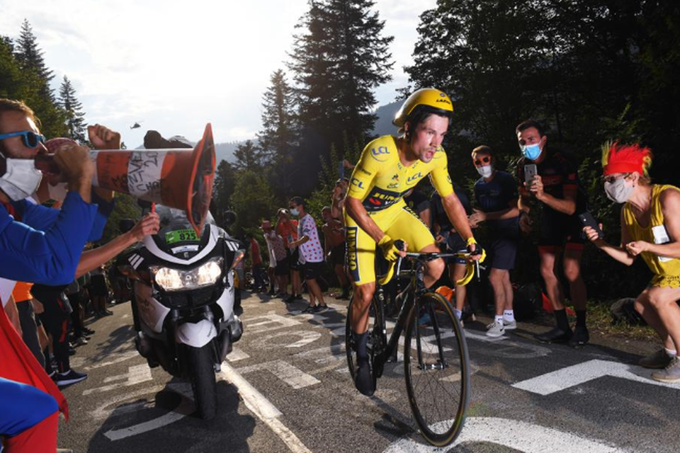 Roglic verliest in de voorlaatste etappe de leiding in de Tour van 2020 aan Pogacar. 