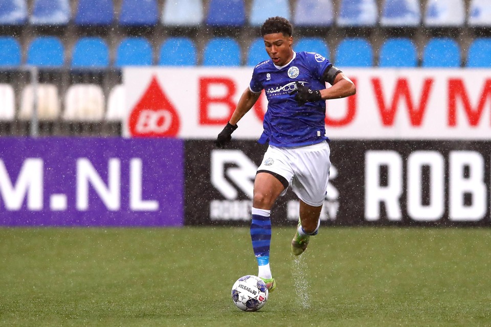 Terrence Douglas in actie voor FC Den Bosch. 