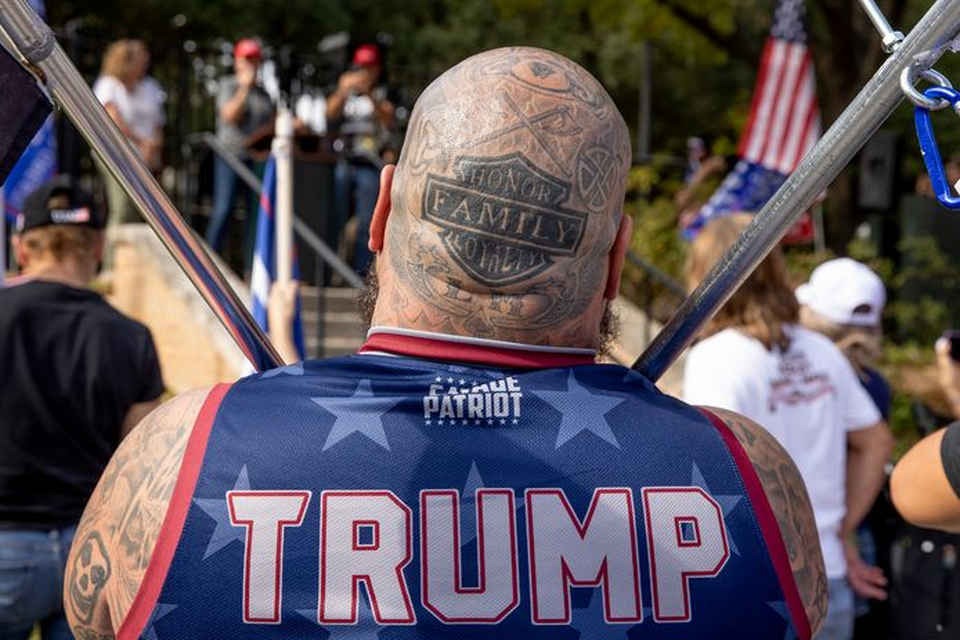 Een Texaanse Trumpfan die half november in zijn thuisstaat meedeed aan een demonstratie tegen het verloop en de uitkomsten van de Amerikaanse presidentsverkiezingen. 