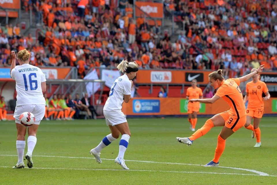 Vivianne Miedema maakte tegen Finland haar 93ste en 94ste doelpunt in het shirt van Oranje.  