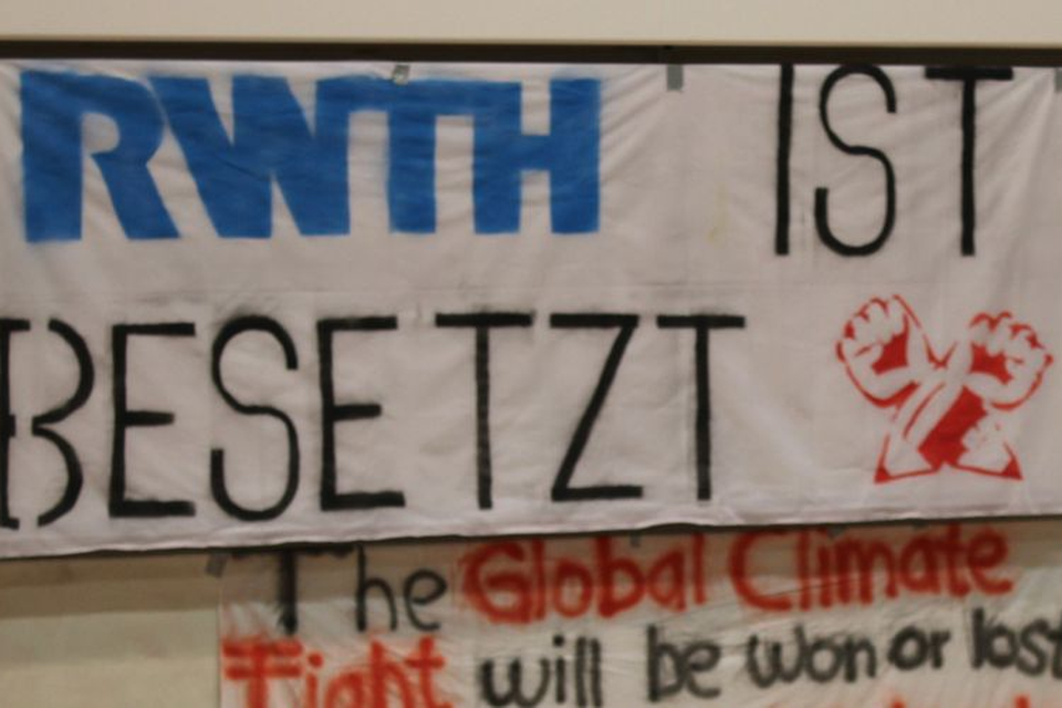 Spandoeken van de activisten in de RWTH. 