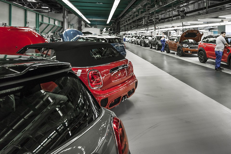 De productie van Mini’s en BMW’s X1 in Born hapert regelmatig bij gebrek aan de noodzakelijke elektronische componenten. 