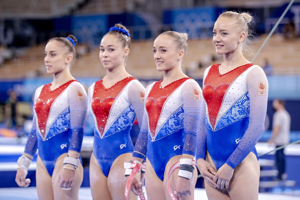 Vera van Pol (uiterst links) en Sanne Wevers (tweede van rechts) tijdens de Olympische Spelen van Tokio, vorig jaar. 