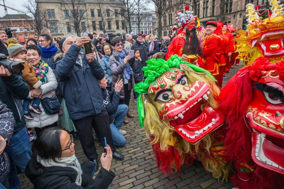 De viering van Chinees Nieuwjaar zaterdag in Den Haag. 