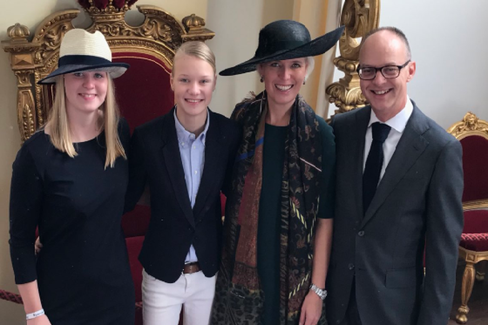 VVD'er Chantal Nijkerken met haar gezin tijdens Prinsjesdag.