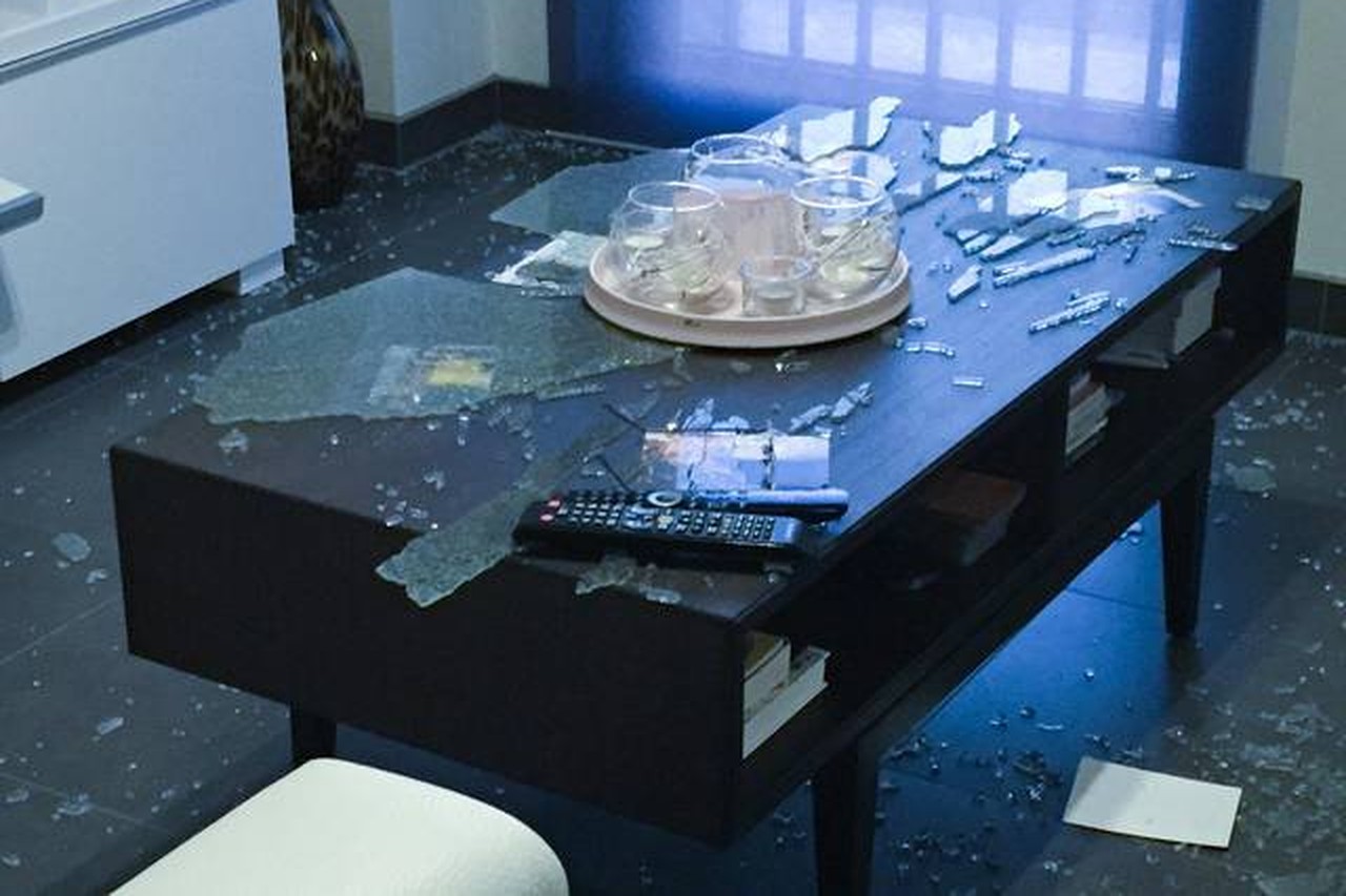halfgeleider klei jury Glasplaat Ikea-tafel ontploft spontaan - De Limburger Mobile