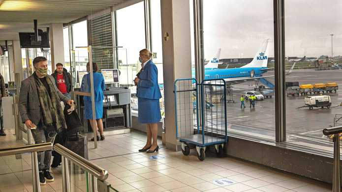 Stewardessen zijn straks niet meer nodig aan de gate bij de digitale paspoortcontrole. 