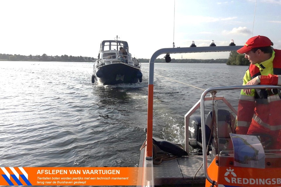 De Roermondse reddingsbrigade sleepte afgelopen jaar 28 boten met een technisch mankement of ander defect af. 