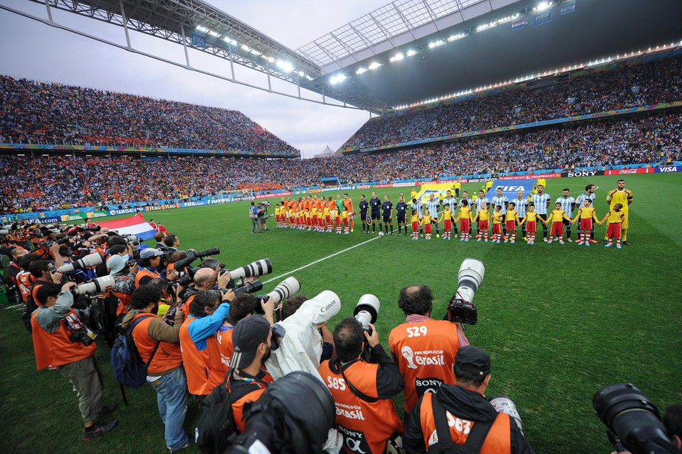 Ook tijdens de halve finale tussen Nederland en Argentinië in Brazilië (2014) waren de Oranjefans verreweg in de minderheid. 