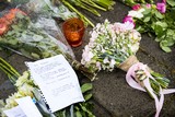 thumbnail: Bloemen bij het Oostwende College. Savannah Dekker was leerling op deze school.