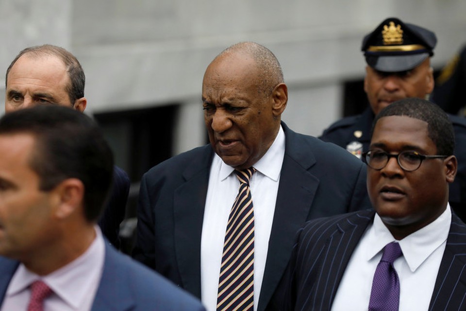 Cosby bij de rechtszaal in de staat Pennsylvania.