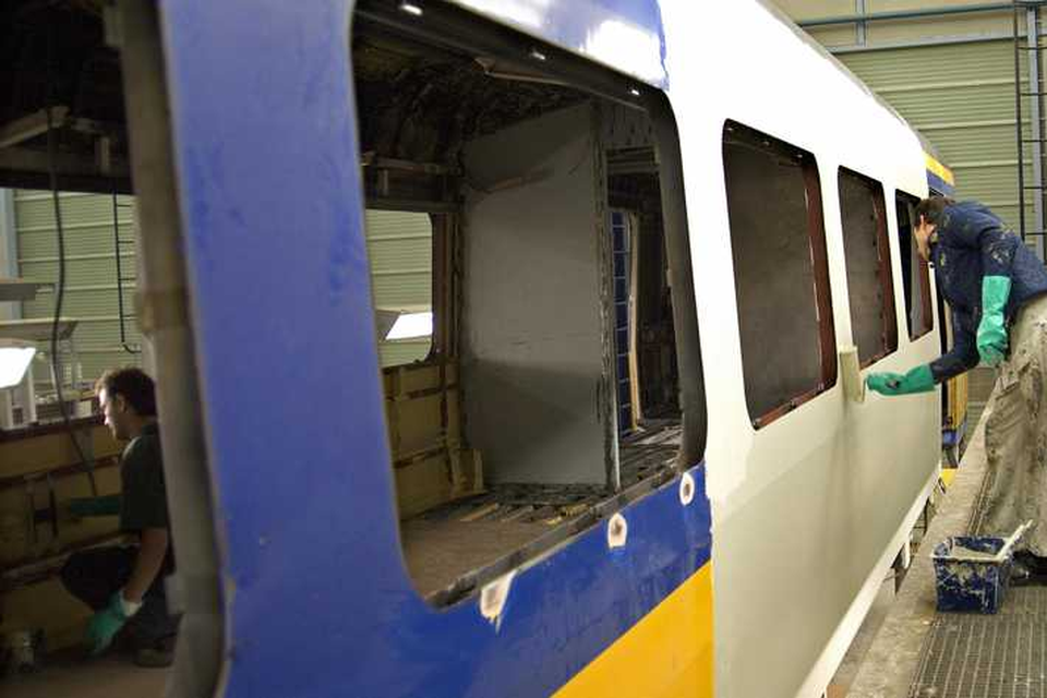 Bij de treinen van de NS is verf gebruikt met de kankerverwekkende stof chroom-6, het gaat vooral om treinen uit de jaren 90. 