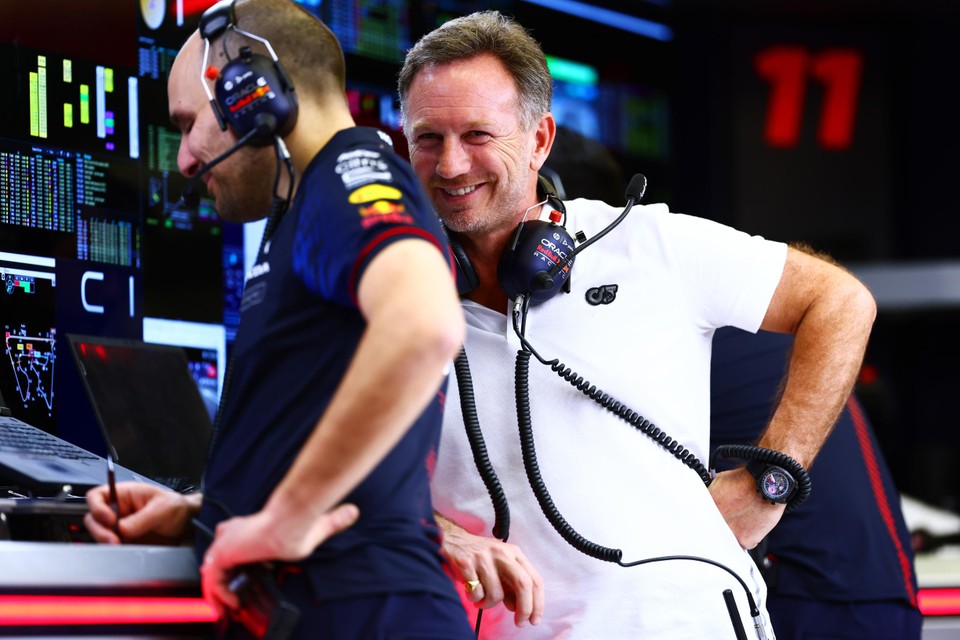 Gianpiero Lambiase en Christian Horner zien dat het goed zit bij Red Bull Racing.