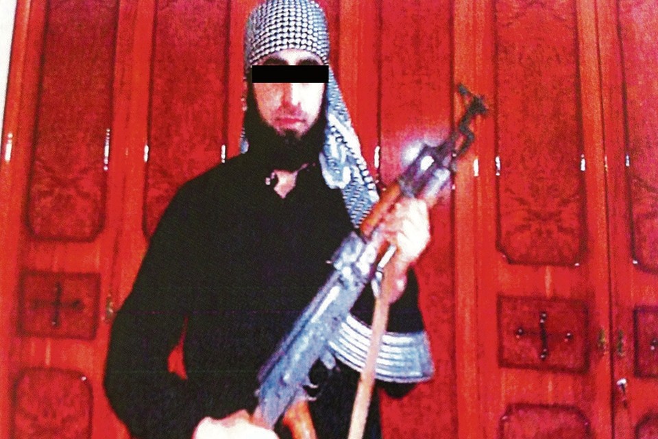 Mohammed G. plaatste enkele jaren geleden een foto van zichzelf poserend met een wapen op sociale media. 
