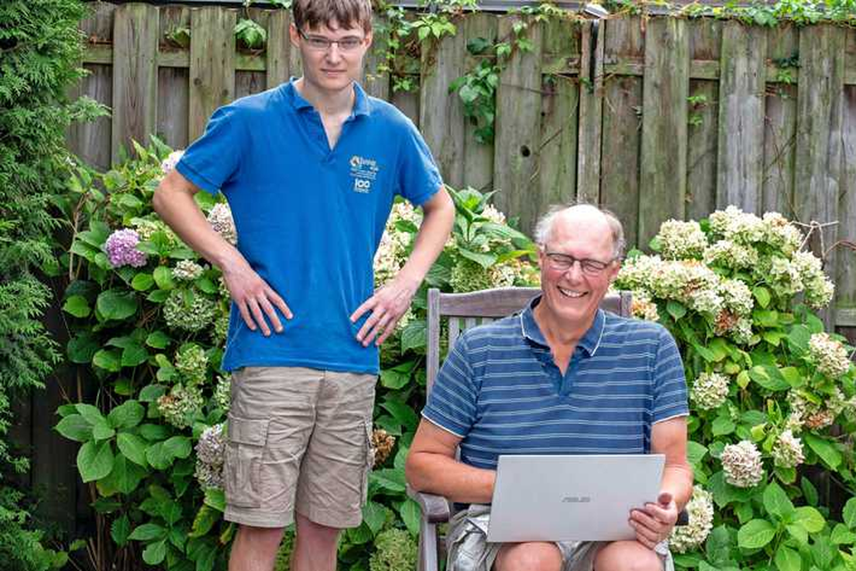 Vader Han en zoon Jippe Hoogeveen (beide wiskundigen) hebben een bijzonder onderzoek gedaan naar veranderende windrichtingen in NL, en het effect op de temperatuur. 