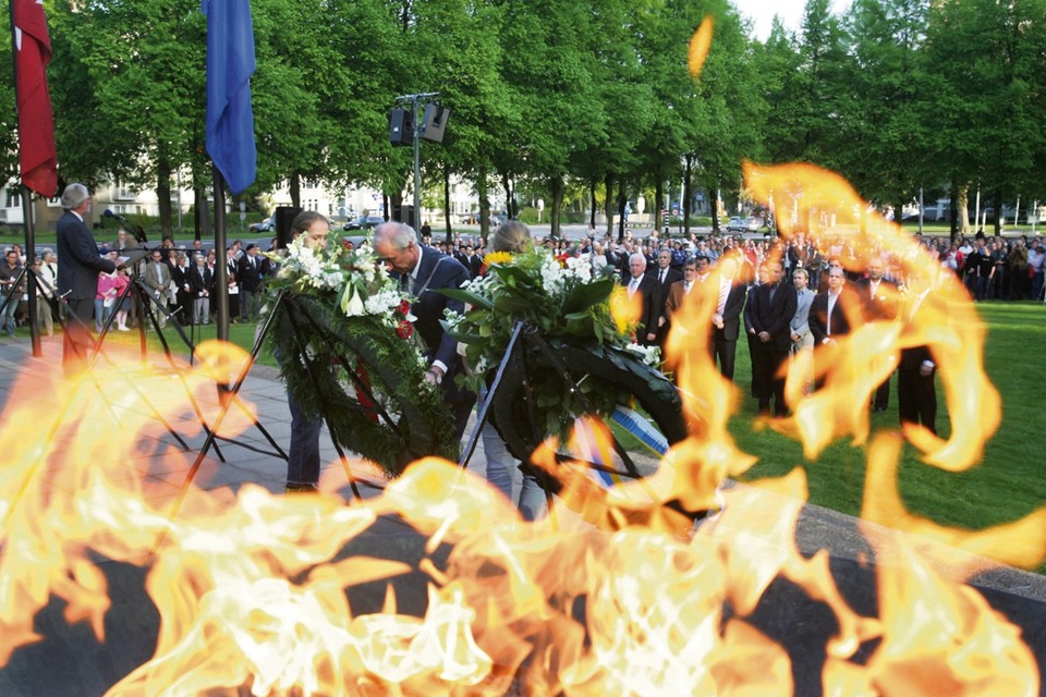 De dodenherdenking vond in Maastricht tot 2012 op het Koningsplein plaats. 
