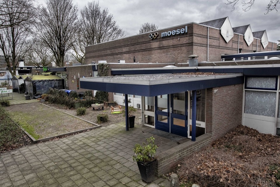 Het huidige Microhalcomplex aan de Nassaulaan in Weert. 