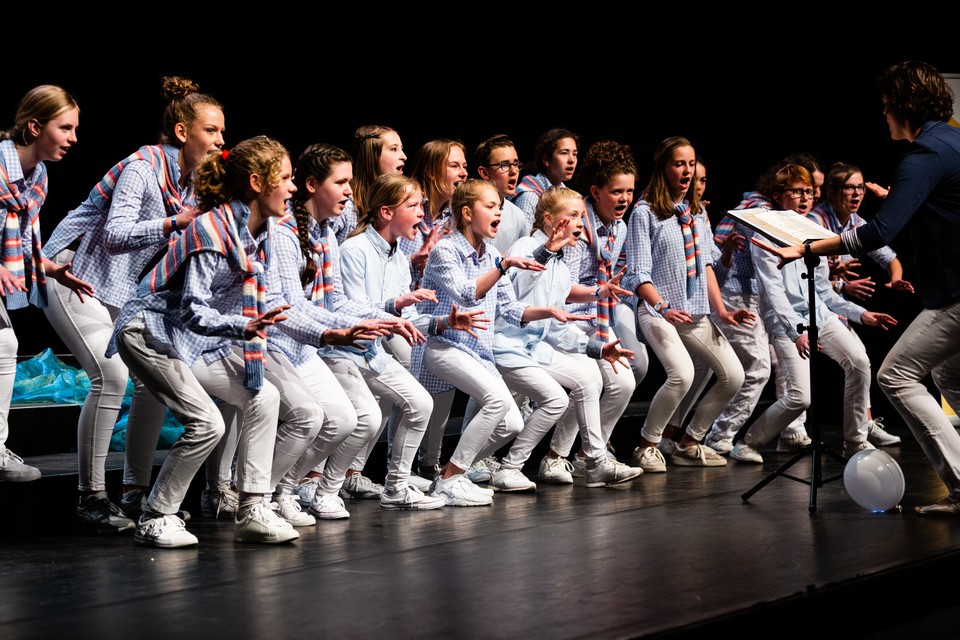 Jongeren zingend tijdens het Europees Muziekfestival voor de Jeugd 2018